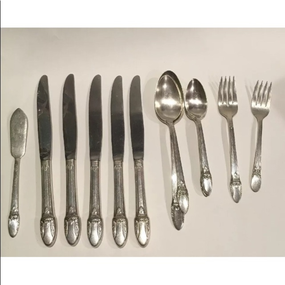 1847 Rogers Bros First Love Silverware Set